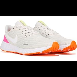 WOMEN'S NIKE REVOLUTION 5 RUNNING SHOES